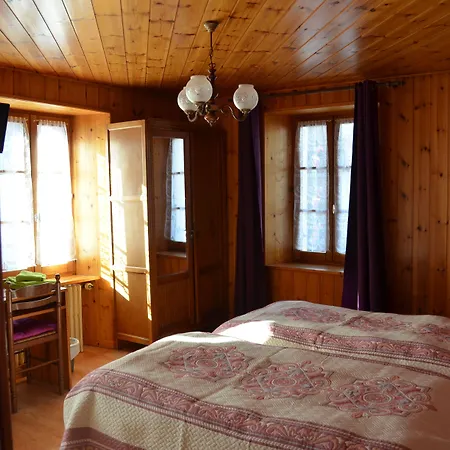 Les Touristes Hotel
