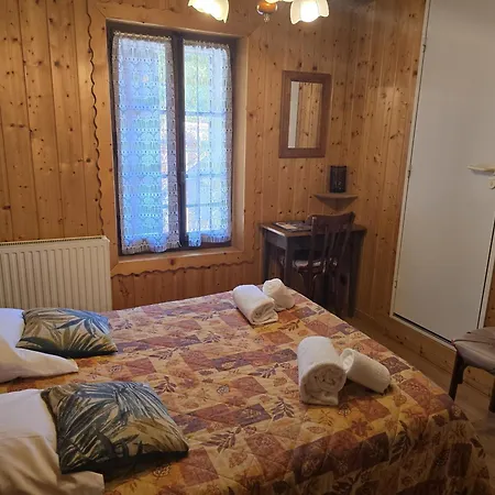 Les Touristes Hotel 2*